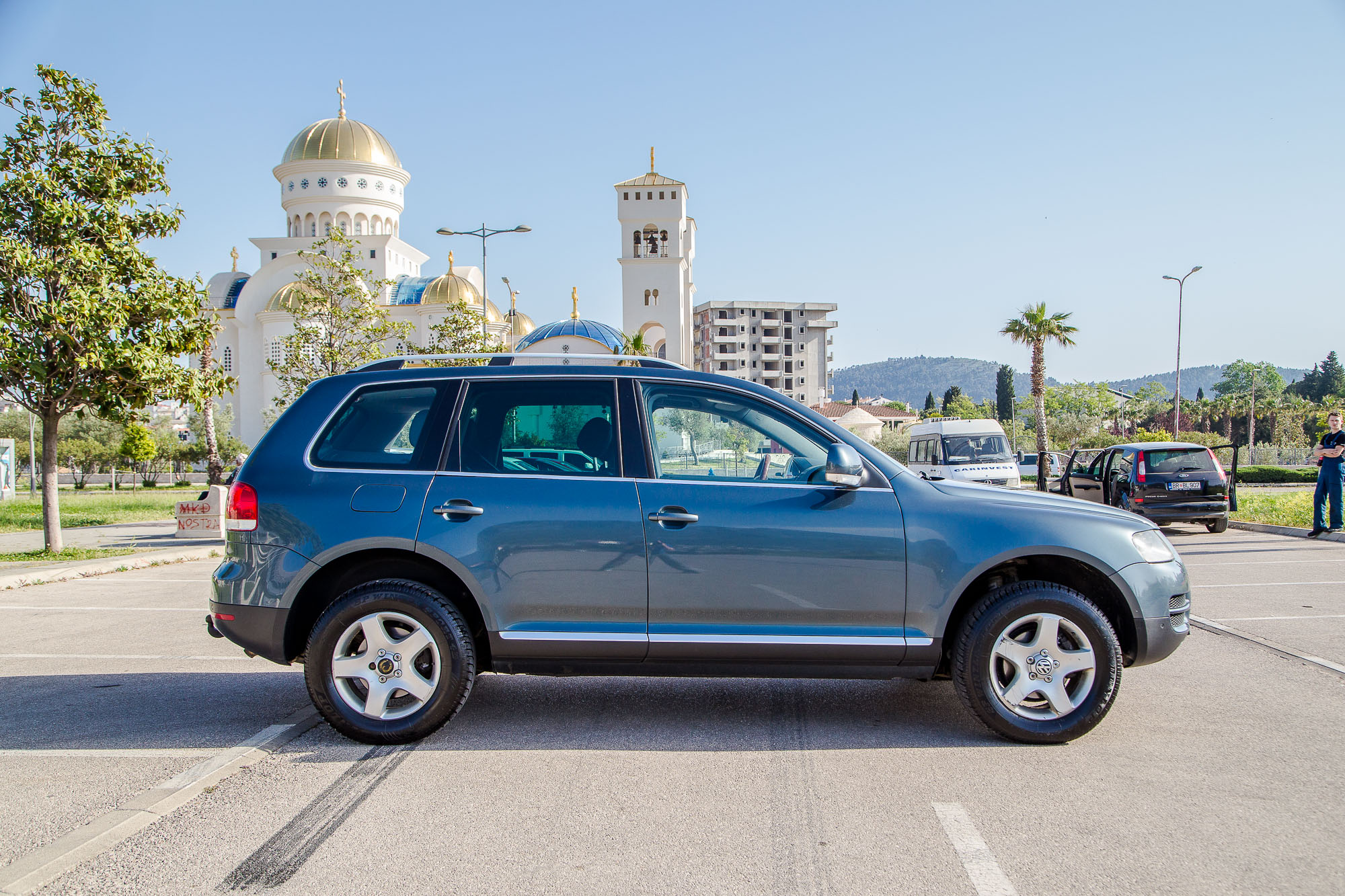 VW Touareg Rent a car Bar